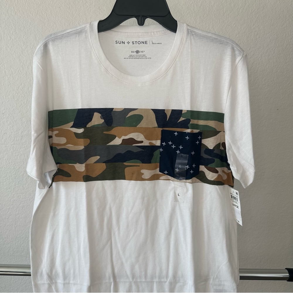 Camo fashion top men’s Large NWT